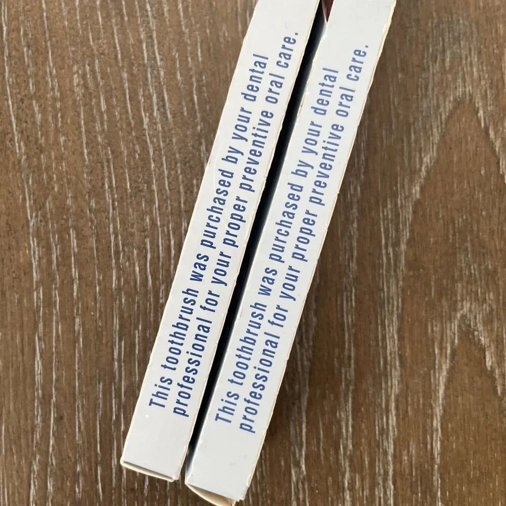2 LOT 1996 Vintage Oral-B Advantage Toothbrush 35 Soft Straight Micro Texture